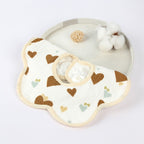 Baveta Tip Floare, din Bumbac, pentru Copii 0-12 Luni, Rezistenta la apa, cu Capse, Model cu Inimioare, 26 x 29 cm, Maro