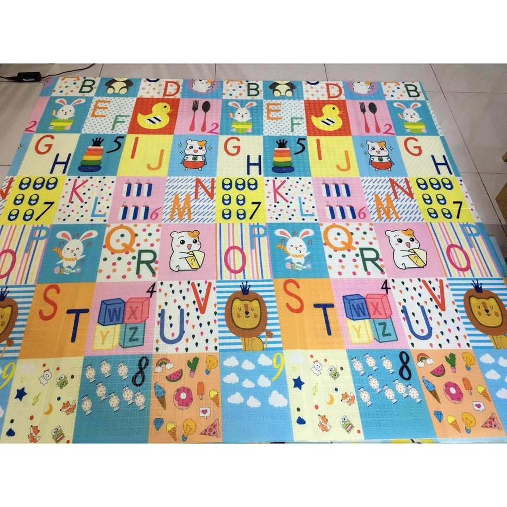 Covoras pentru Copii, cu 2 Fete, Model Litere/Girafe, din XPE+PE, Impermeabil, Antiderapant, Protectie Termica, +3 Luni, Pliabil, 180 x 200 x 1 cm, Multicolor