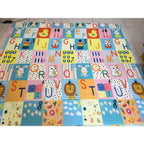 Covoras pentru Copii, cu 2 Fete, Model Litere/Girafe, din XPE+PE, Impermeabil, Antiderapant, Protectie Termica, +3 Luni, Pliabil, 180 x 200 x 1 cm, Multicolor
