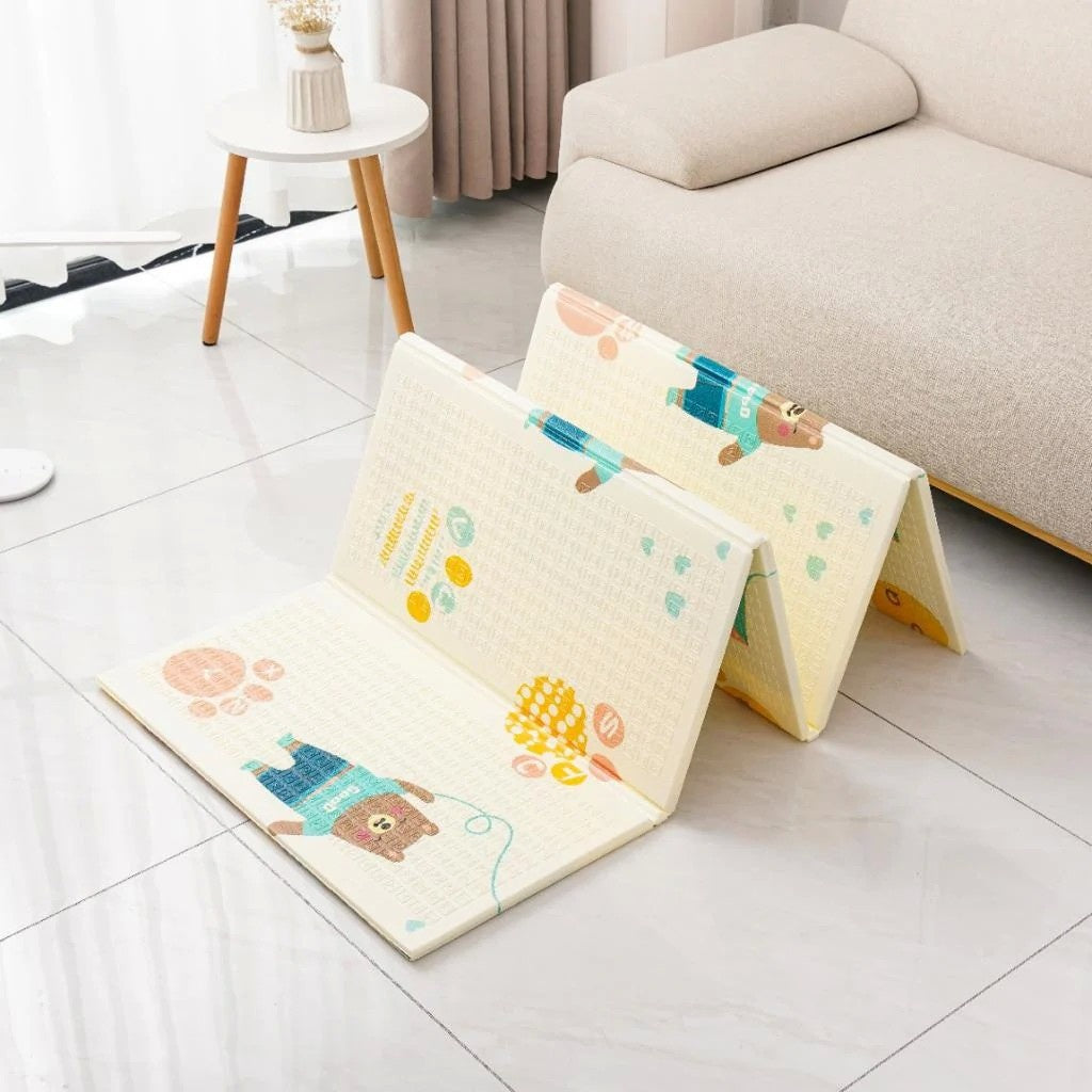 Covoras pentru Copii, cu 2 Fete, Model Zmeu/Ursi, din XPE+PE, Impermeabil, Antiderapant, Protectie Termica, +3 Luni, Pliabil, 180 x 200 x 1.5 cm, Multicolor