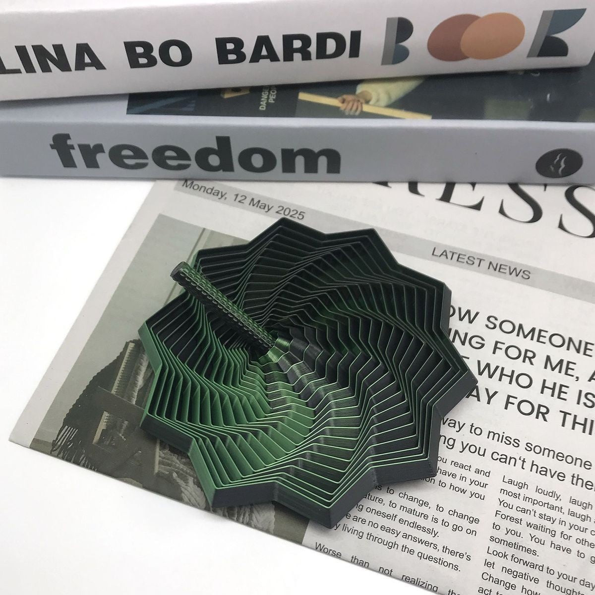 Jucarie Decompresie, Model Stea 3D, DuoChrome, Maner Spirala, Turn Magic Geometric, Multiple Forme, Anti-stress, 17 cm, Negru/Verde