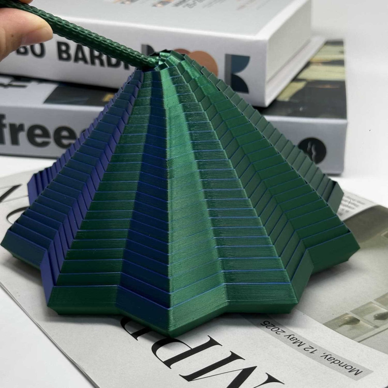 Jucarie Decompresie, Model Stea 3D, DuoChrome, Maner Spirala, Turn Magic Geometric, Multiple Forme, Anti-stress, 11 cm, Negru/Verde