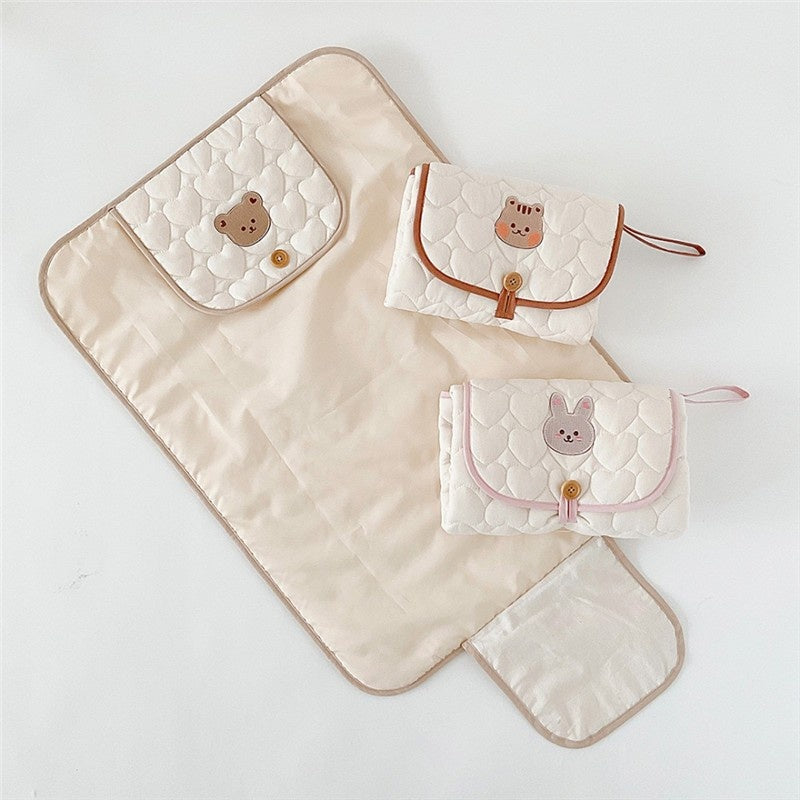 Patura Multifunctionala, pentru Schimbat Scutec, Impermeabila, din Bumbac, 50 x 70 cm, Portabila, Model Iepuras, Bej