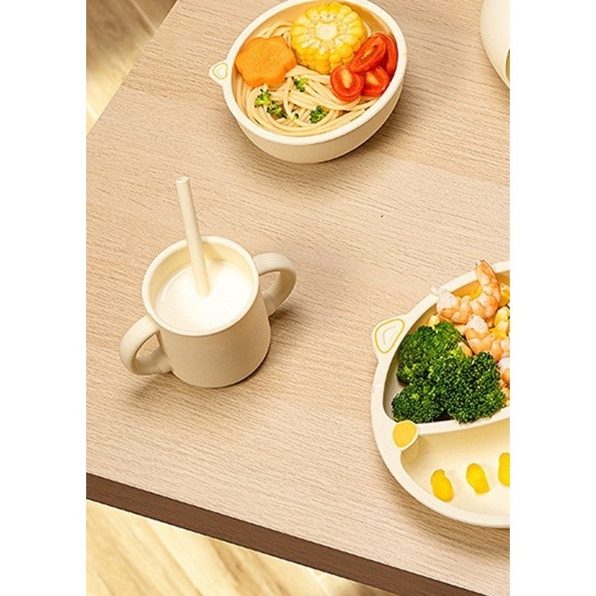 Set 2 Piese Hranire Bebelusi si Copii, Cana cu Capac si Pai, din Silicon, fara BPA, de la 12 Luni, Model Pisicuta, 12 x 9.5 x 11 cm, Bej