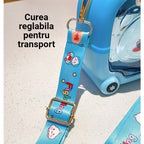 Sticla cu pai pentru copii, model ursulet, gradata, stickere aplicate, curea reglabila, din plastic rezistent la cadere, 1l, Albastru, 20 x 13 cm