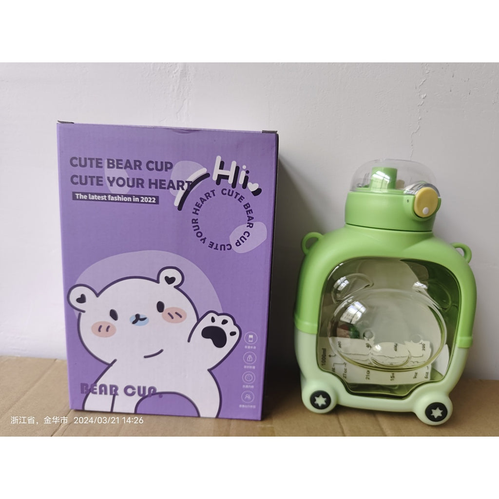 Sticla cu pai pentru copii, model ursulet, gradata, stickere aplicate, curea reglabila, din plastic rezistent la cadere, 1l, Verde, 20 x 13 cm