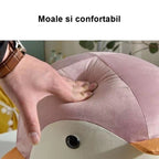 Taburet Pentru Copii, Cadru din Lemn Masiv, 25 x 29 x 29 cm, Perna de Burete Elastica si Maner de Transport, in Forma de Pinguin, Roz